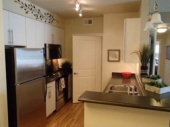 Richland, WA Badger Mountain Ranch Apartments kitchen